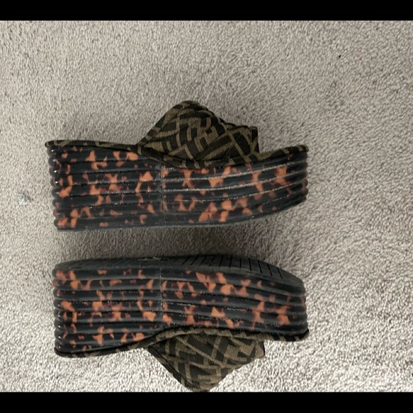 Authentic!!! Fendi platform sandals - Picture 3 of 5
